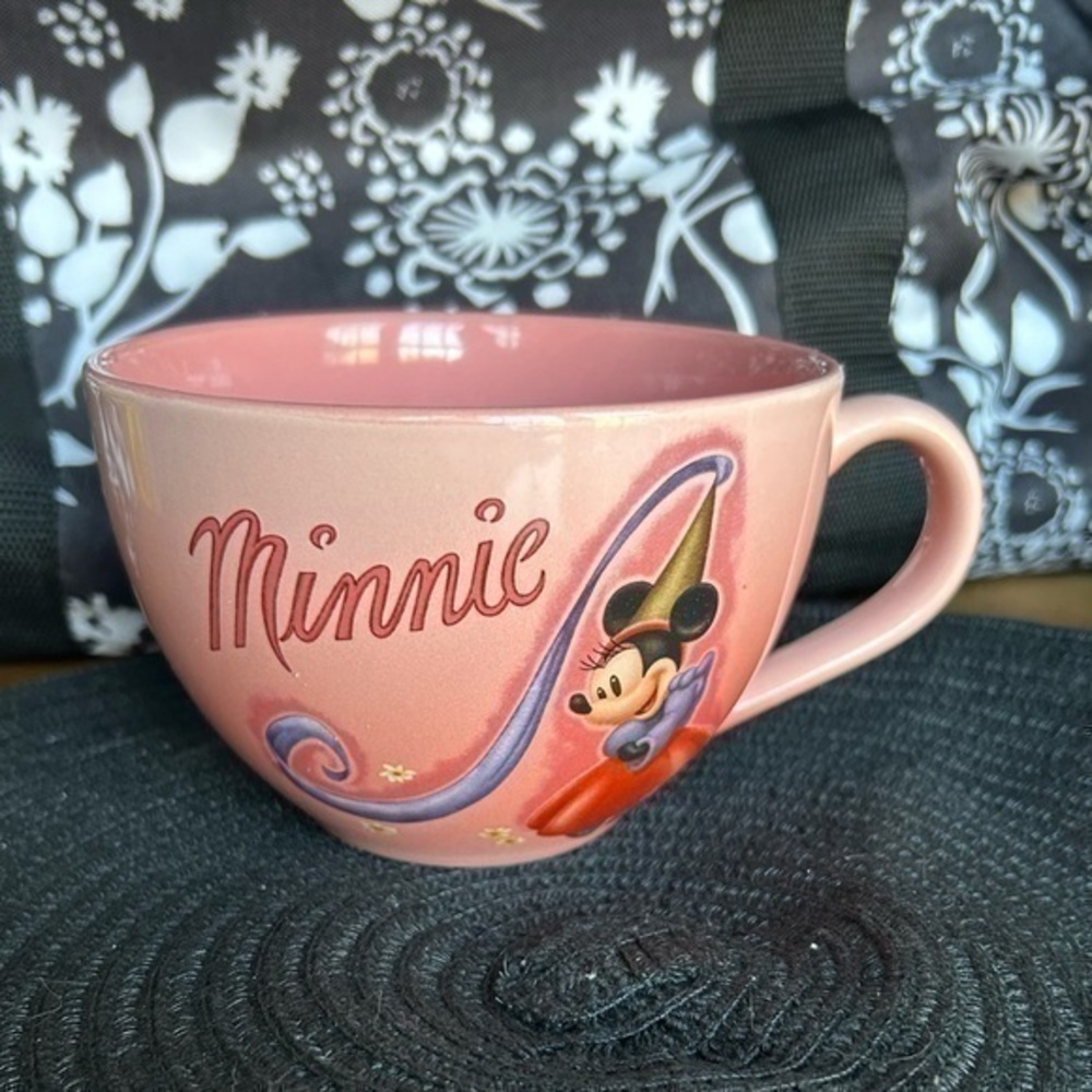 DISNEY MINNIE MOUSE SORCERESS OVERSIZED CUP/ MUG. EXCELLENT PRELOVED